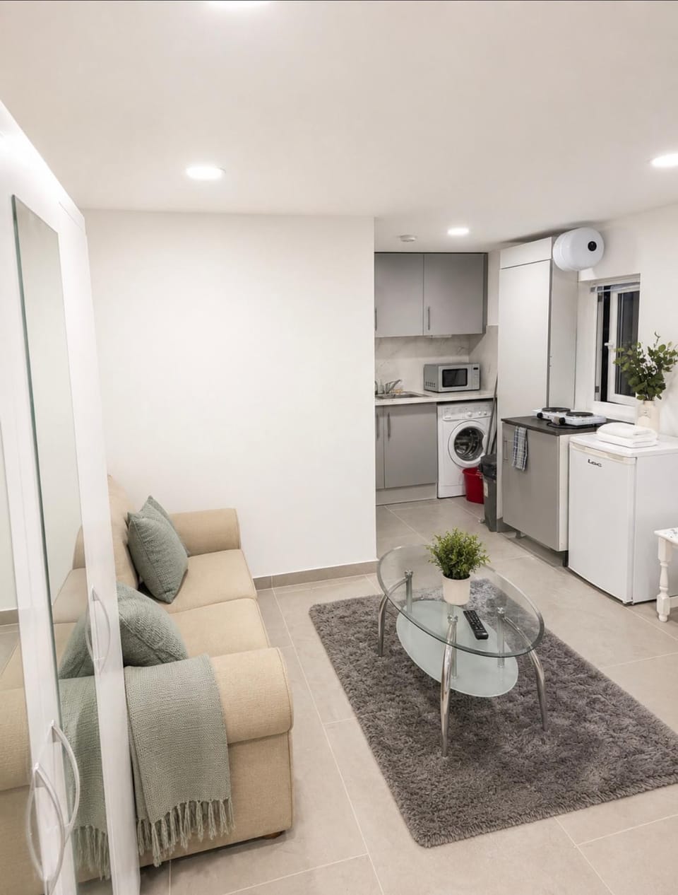 Laylas Cosy Cabin Near Asda Town Centre Cabin in Basildon