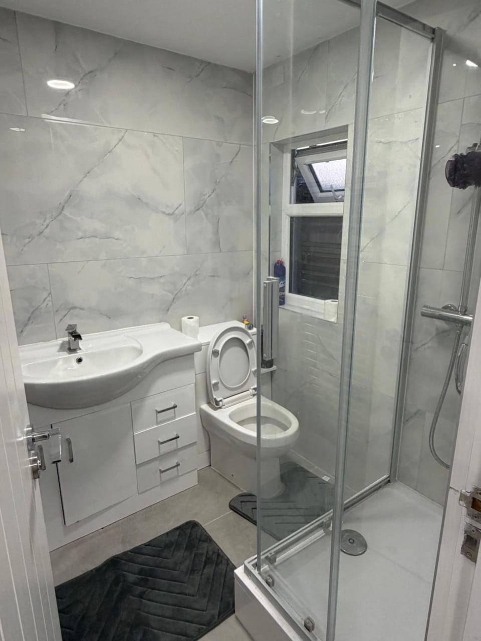 Laylas Cosy Cabin Near Asda Town Centre Cabin in Basildon