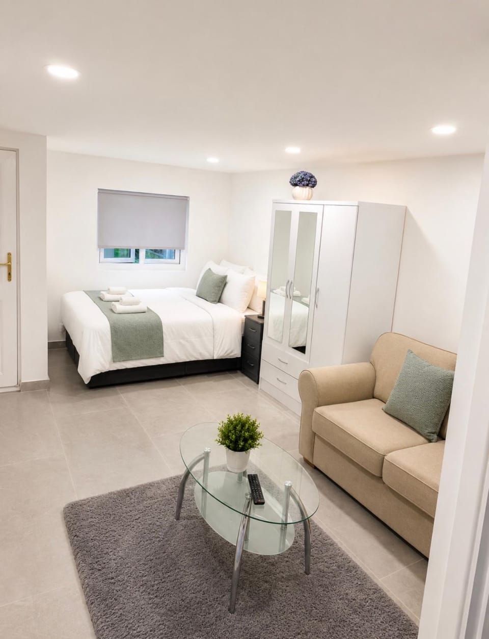 Laylas Cosy Cabin Near Asda Town Centre Cabin in Basildon