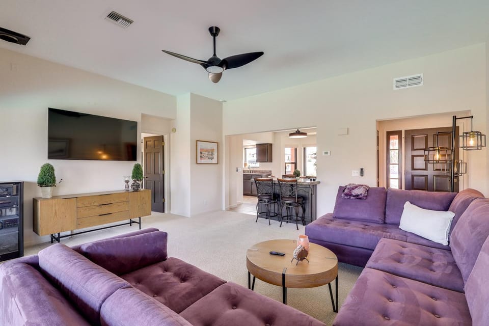 2 Mi to Lake Havasu! Mtn-View Poolside Paradise House in Lake Havasu City