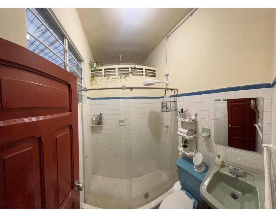 Amplia habitación, fresca y comoda Vacation rental in Cali