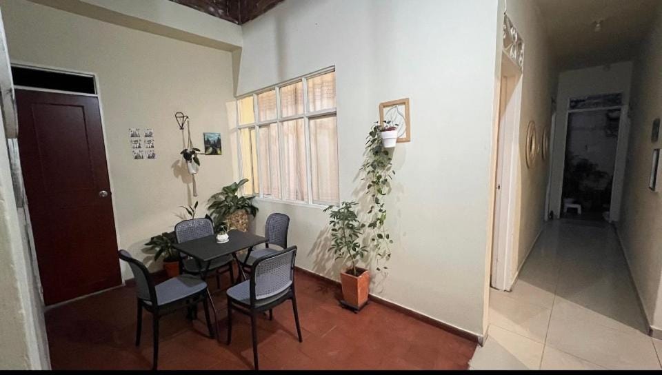 Amplia habitación, fresca y comoda Vacation rental in Cali