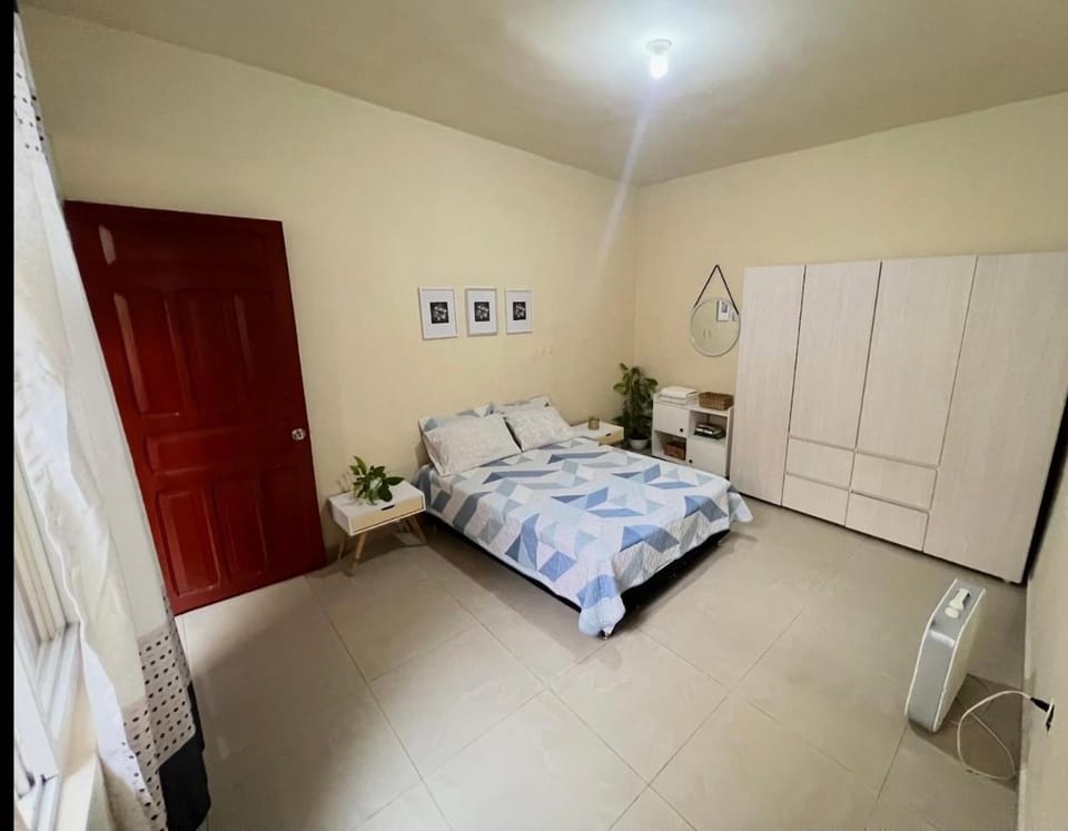 Amplia habitación, fresca y comoda Vacation rental in Cali