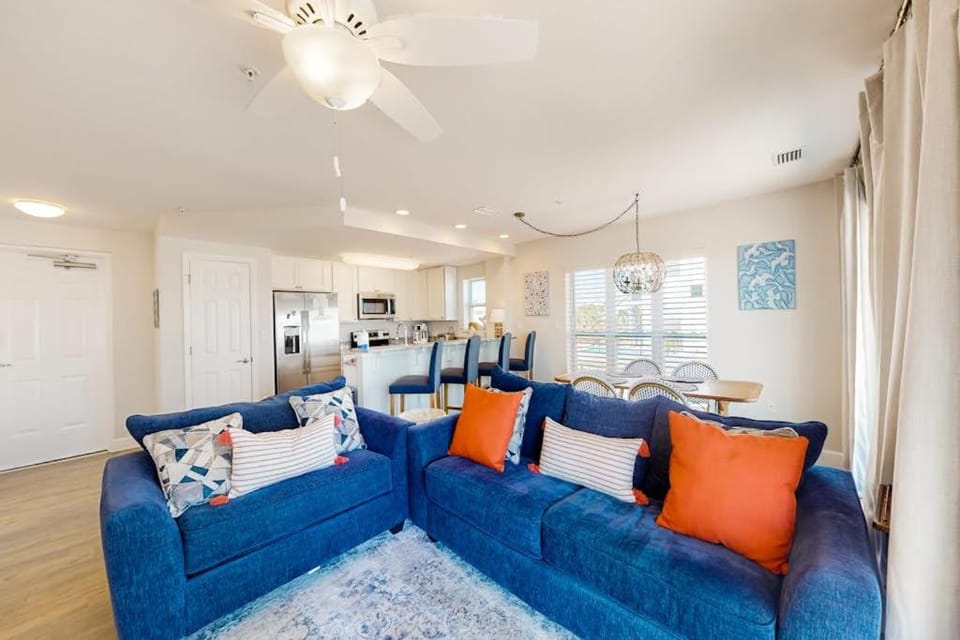 2nd-floor ocean-view condo with balcony washer&dryer & AC - close to the beach House in Mexico Beach