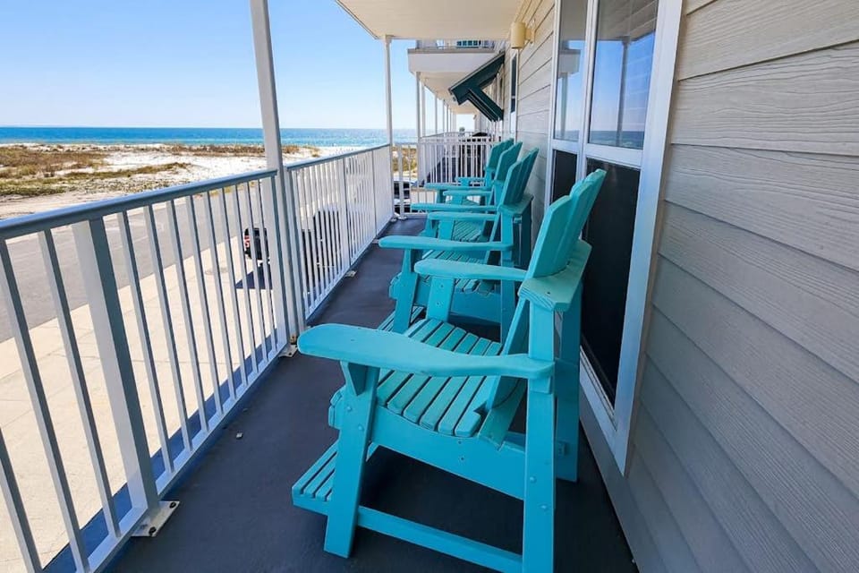 2nd-floor ocean-view condo with balcony washer&dryer & AC - close to the beach House in Mexico Beach