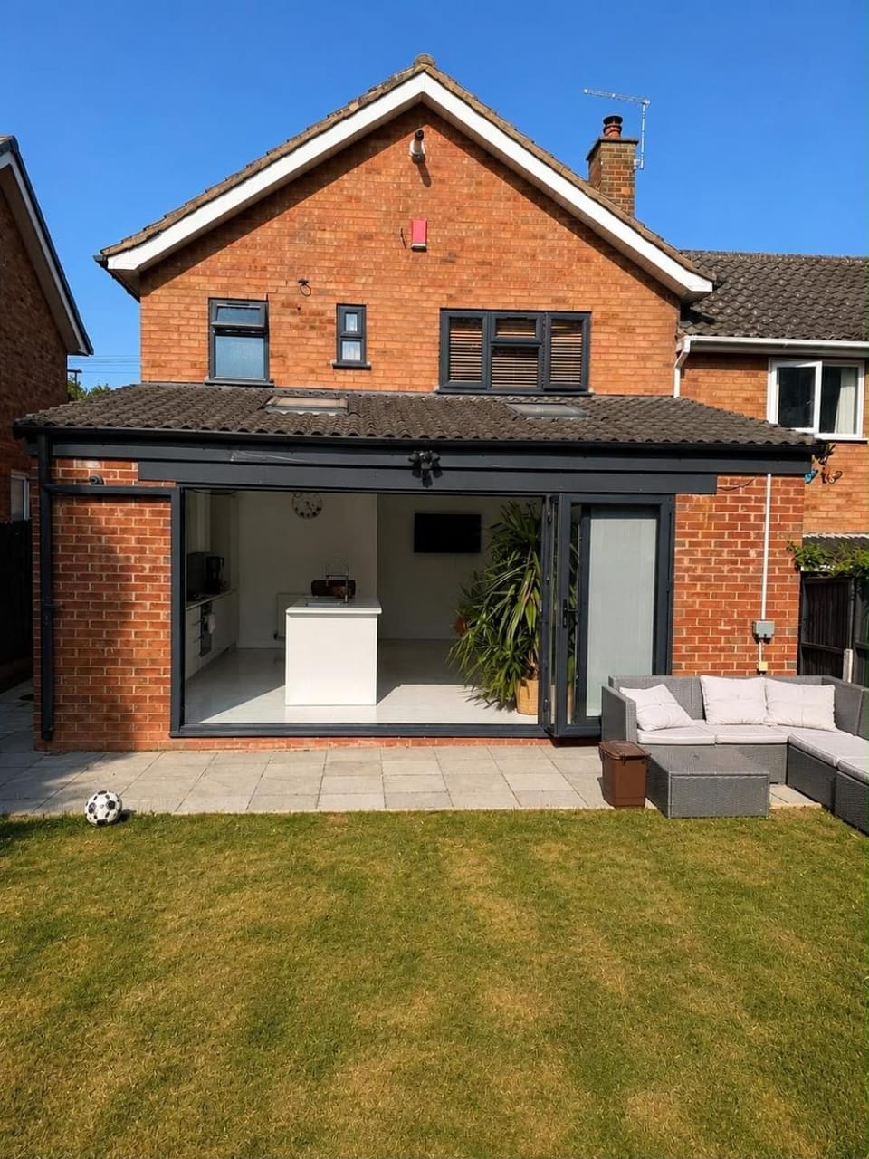 Property building, Patio, Day, Garden, Garden view