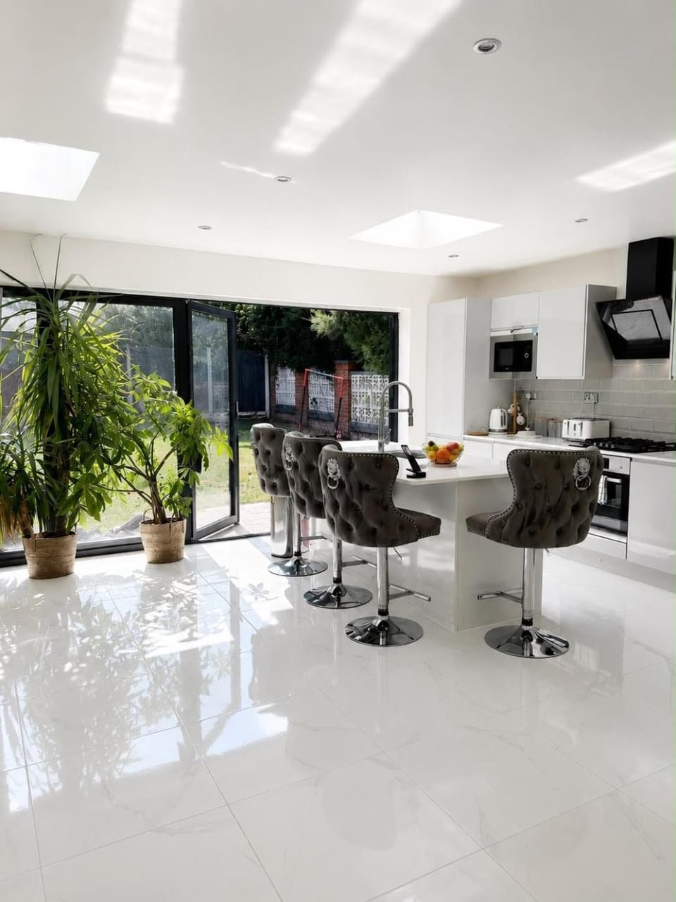 Kitchen or kitchenette, Food and drinks, Dining area