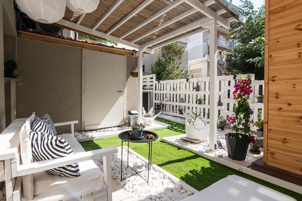 Garden, Balcony/Terrace, Living room, Seating area, Garden view