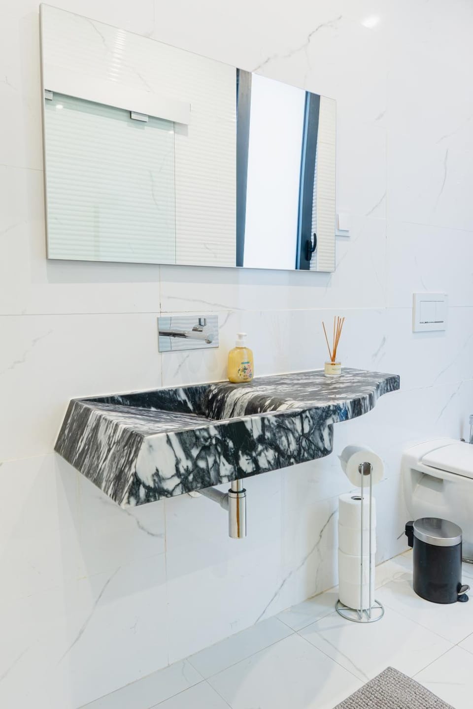 Modern 3 - Bedroom Apartment - Near Arroios Metro Apartment in Lisbon