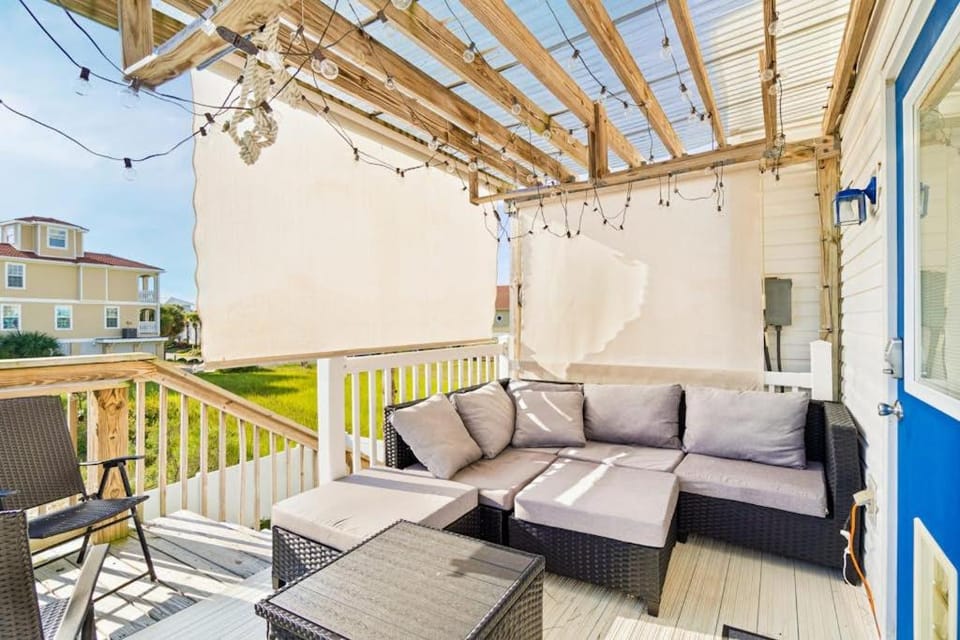 Spacious home dog friendly WiFi & central AC - short walk to the beach House in Pensacola Beach