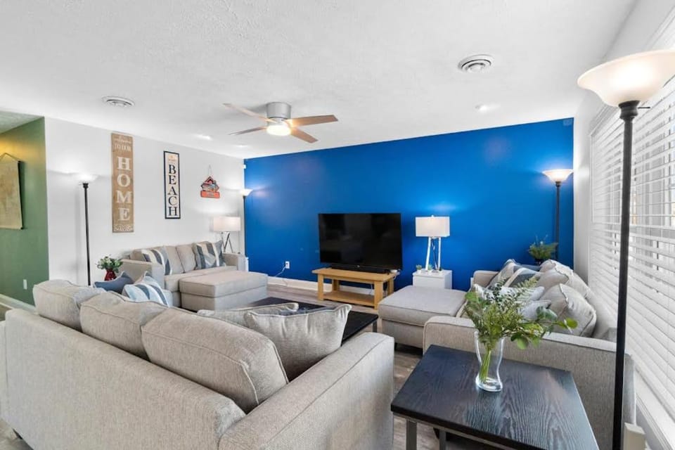 Spacious home dog friendly WiFi & central AC - short walk to the beach House in Pensacola Beach