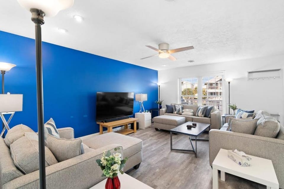 Spacious home dog friendly WiFi & central AC - short walk to the beach House in Pensacola Beach
