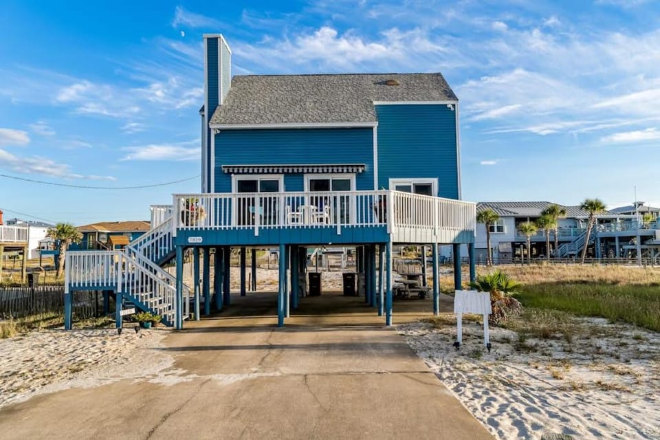 Lovely home with sound view balcony full kitchen central AC & washer - dryer House in Pensacola Beach