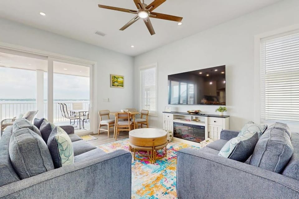 Newly built home near beach with sound view balcony WiFi WD & AC House in Pensacola Beach