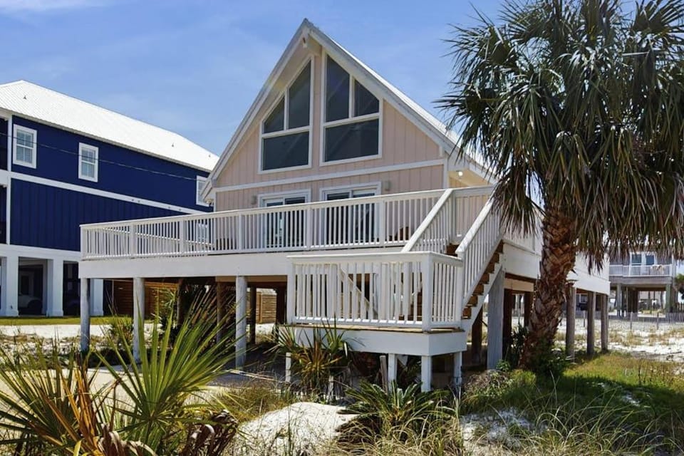 Cozy coastal home with plenty of space and close to beach House in Pensacola Beach