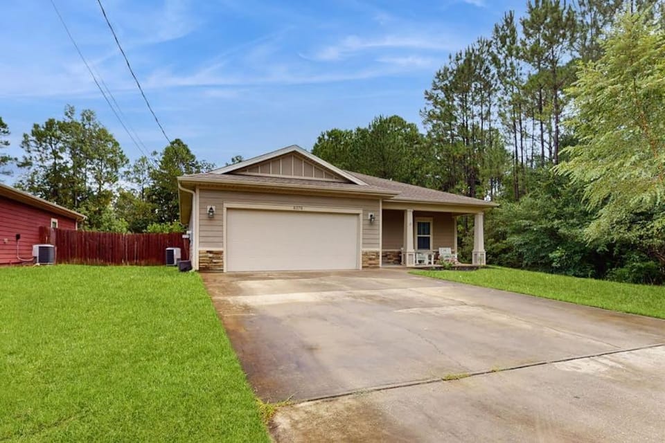 Cozy coastal private home with fenced yard dog-friendly and close to beach House in Florida