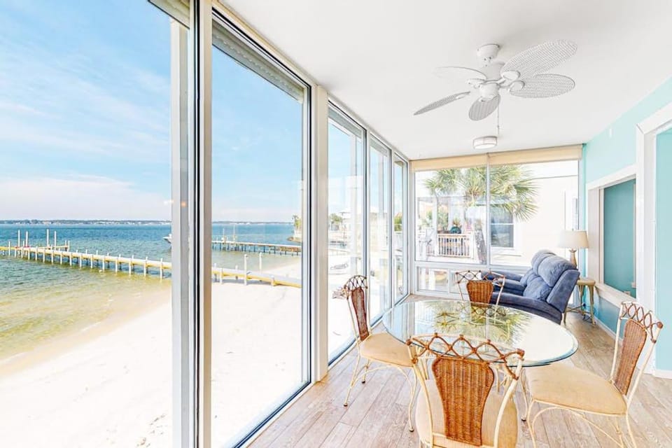 Dog-friendly home on Santa Rosa sound minutes from shopping & dining with WiFi House in Pensacola Beach