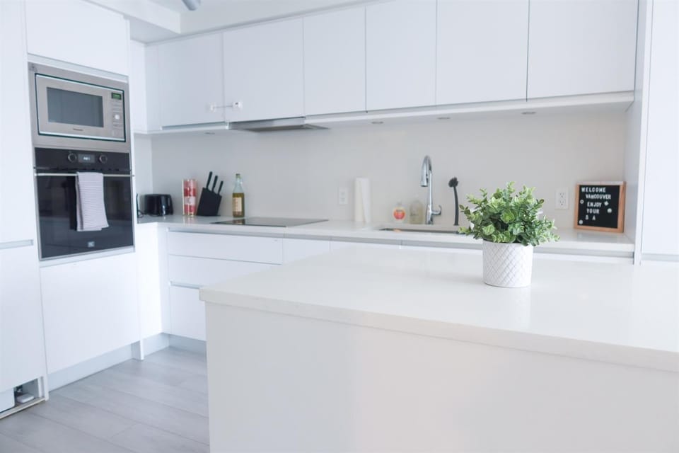 Olympic Village-Sleeps 5-AC Mtn & CityViews Apartment in Vancouver