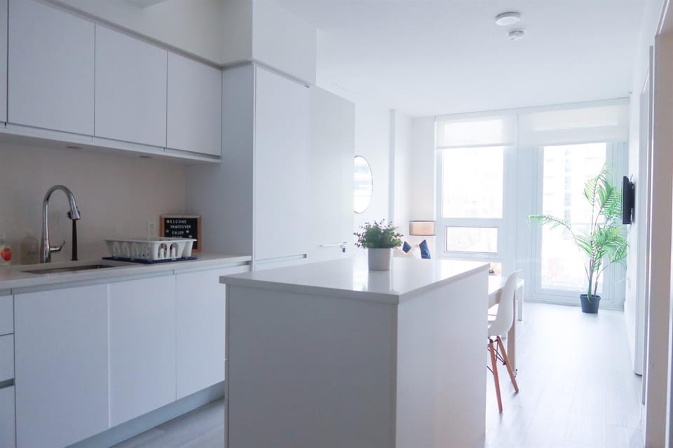 Olympic Village-Sleeps 5-AC Mtn & CityViews Apartment in Vancouver