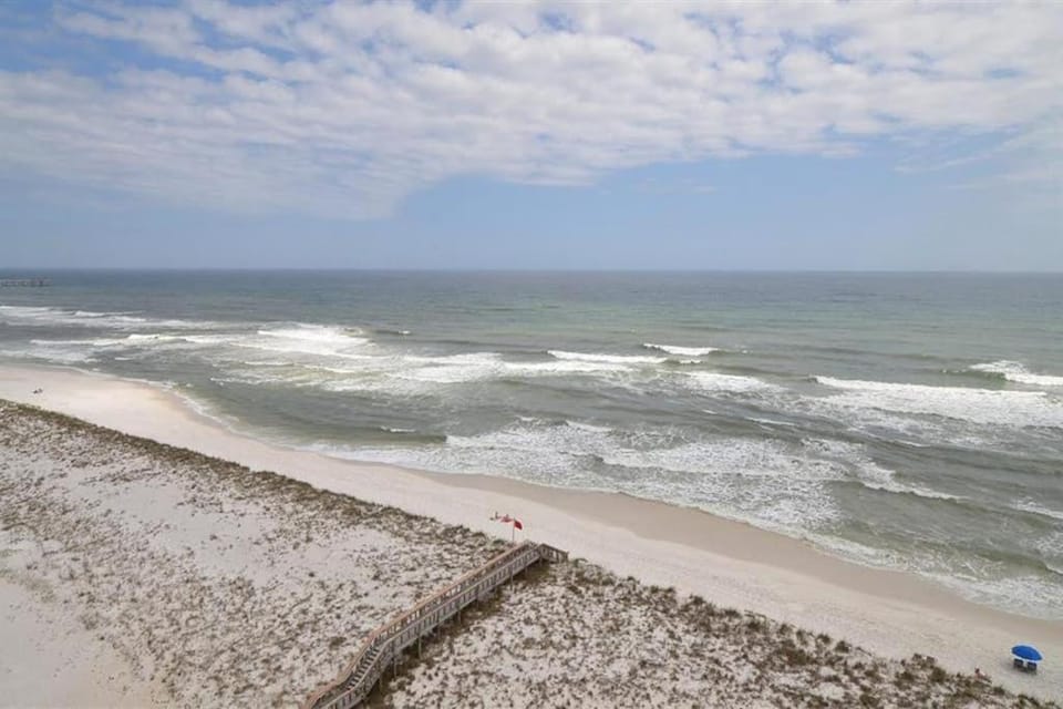 Gorgeous waterfront condo with pool fitness room & WiFi House in Pensacola Beach