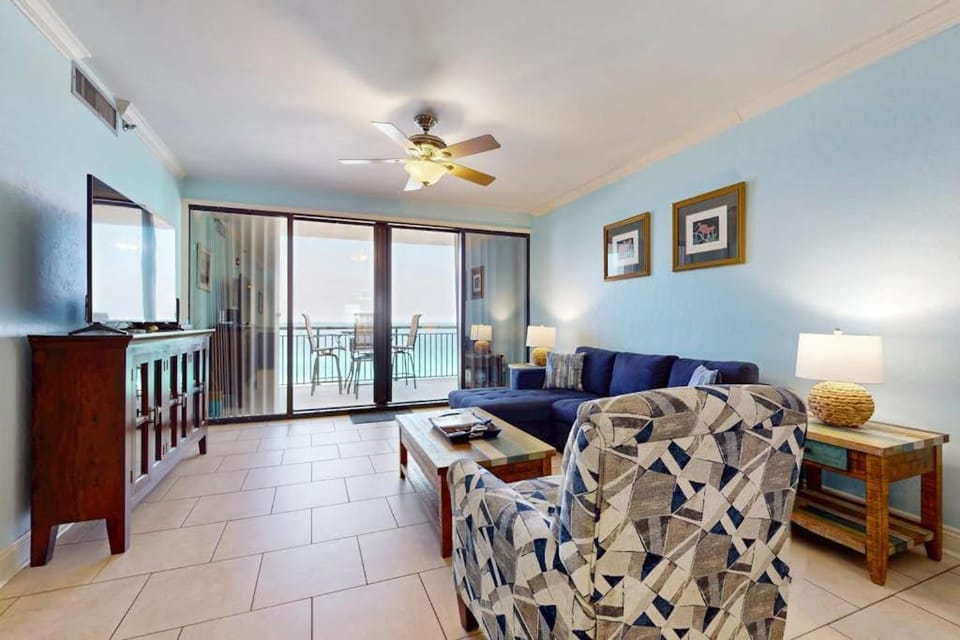 Gorgeous waterfront condo with pool fitness room & WiFi House in Pensacola Beach