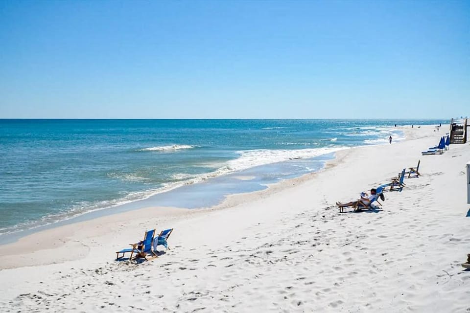Spacious fourth-floor condo - Complimentary BEACH SERVICE House in Pensacola Beach