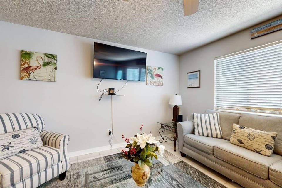 Beachfront townhome with on-site beach access heated pool patio grill AC WD House in Pensacola Beach