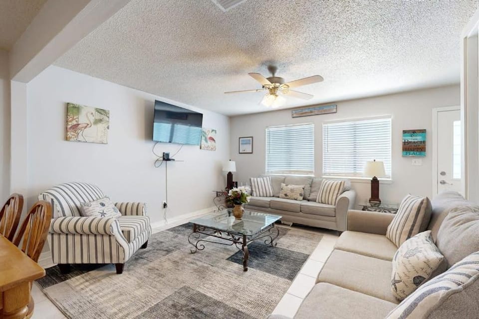 Beachfront townhome with on-site beach access heated pool patio grill AC WD House in Pensacola Beach