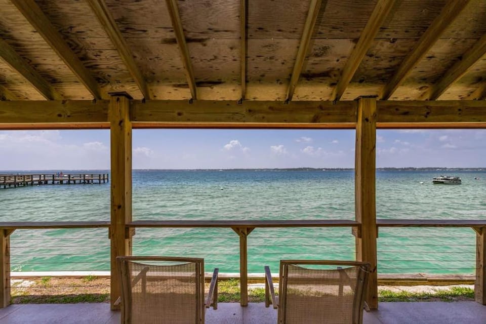 Ground-Floor Condo near the Beach with Private WD AC Shared Outdoor Pool House in Pensacola Beach