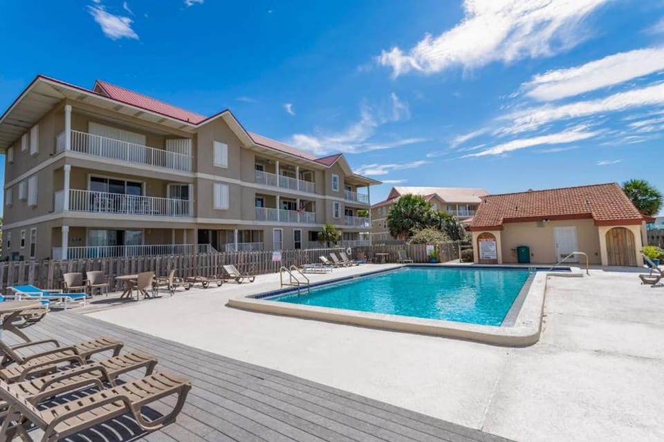 Condo with private balcony pool grills central AC & WD House in Pensacola Beach