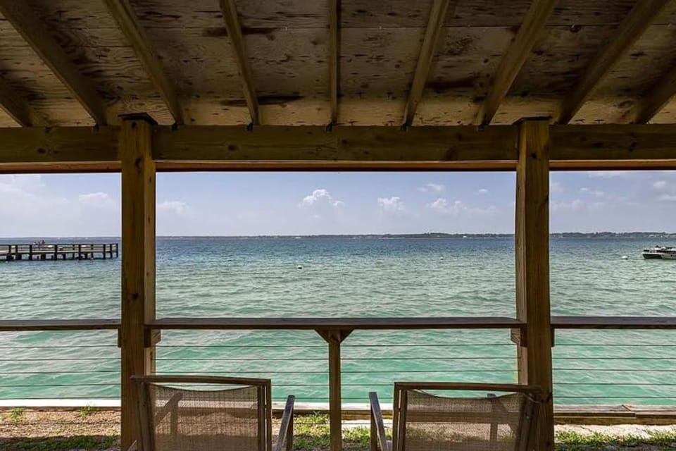 Cozy coastal condo with water view pool central AC & easy beach access Apartment in Pensacola Beach