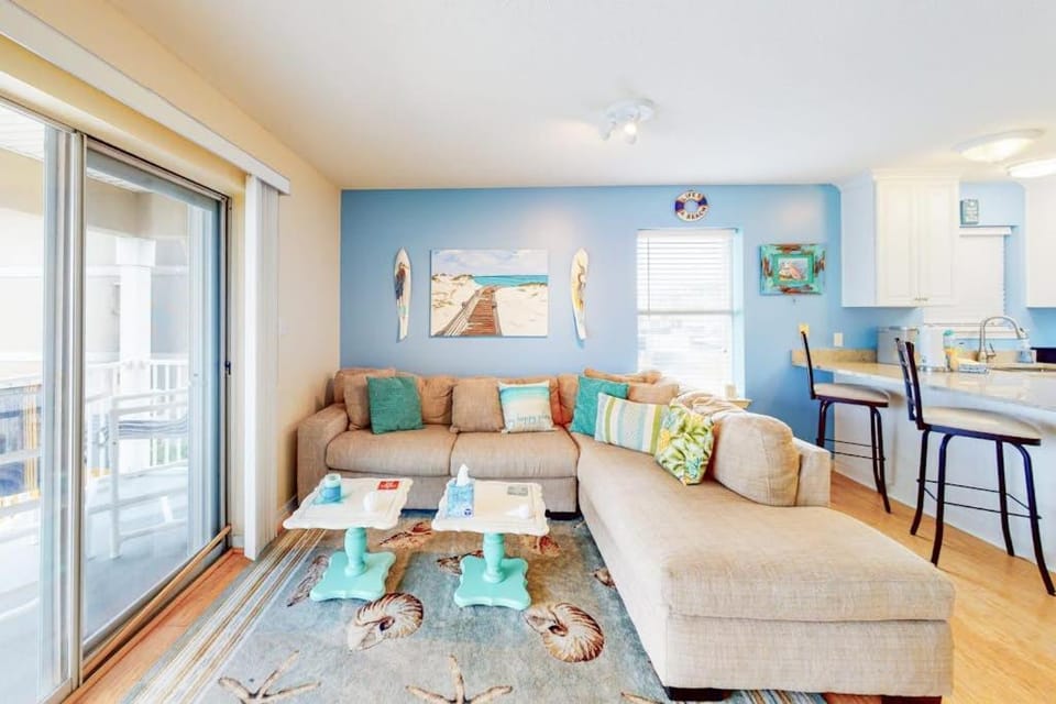Water-view haven with sound-view balcony shared pool WiFi and AC House in Pensacola Beach