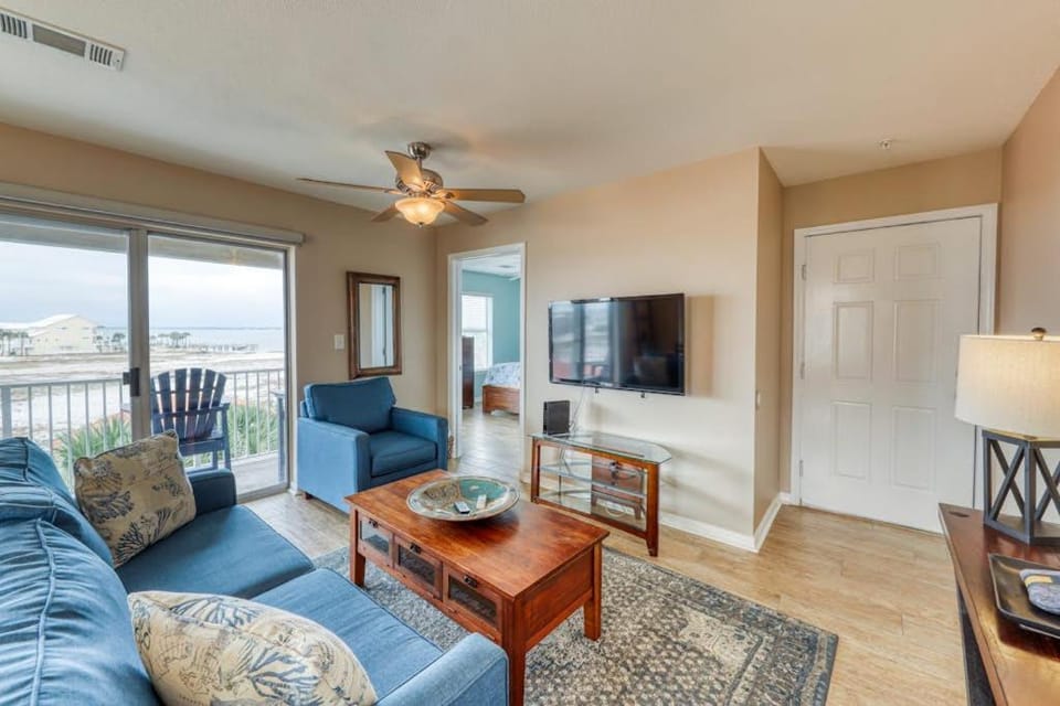 Lovely Condo with Sunset Views & Shared Pool Access Snowbirds Welcome House in Pensacola Beach