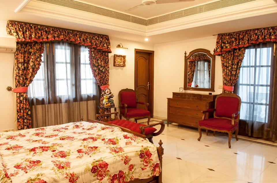 Seating area, Bedroom