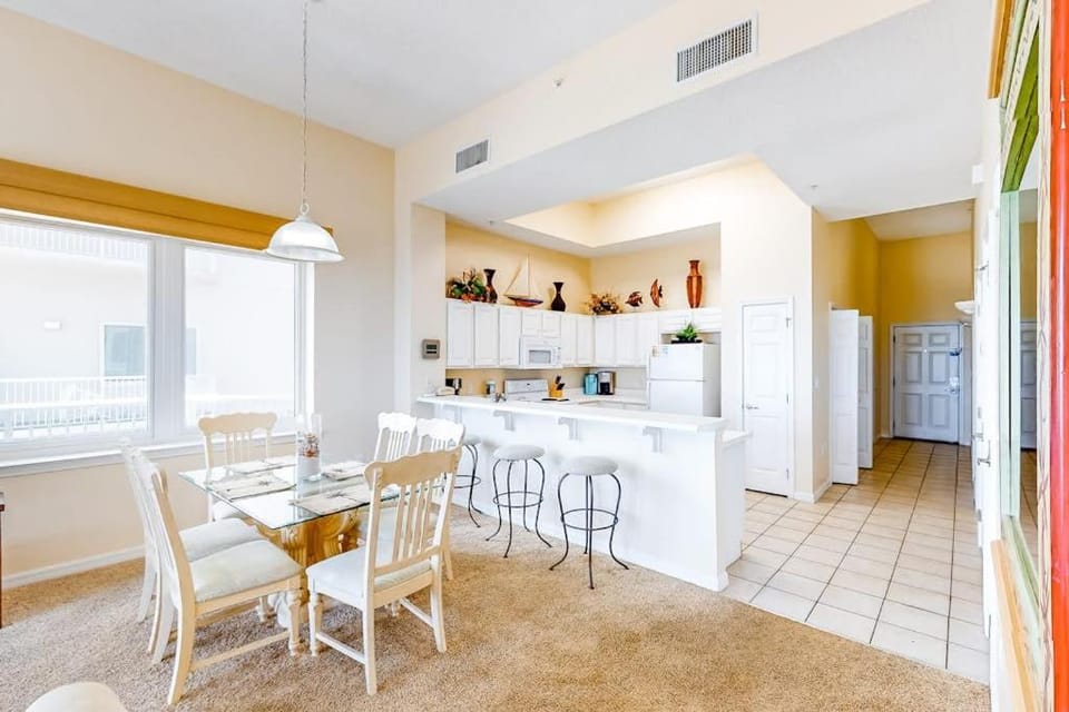 First-Floor Gulf Front Condo with Shared Pool & Hot Tub House in Pensacola Beach