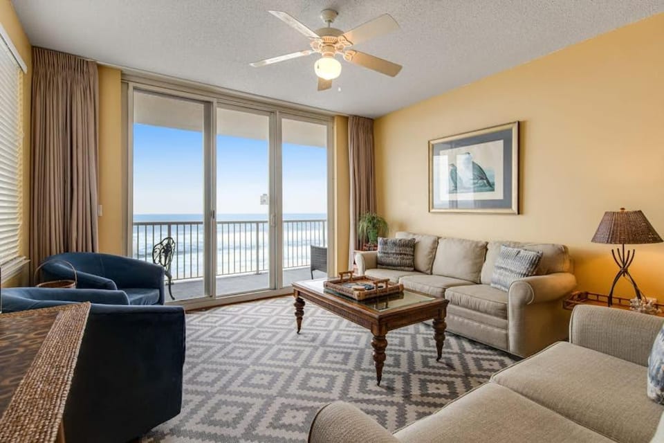 Oceanfront condo with WiFi central AC & shared pool and hot tub - great views House in Pensacola Beach