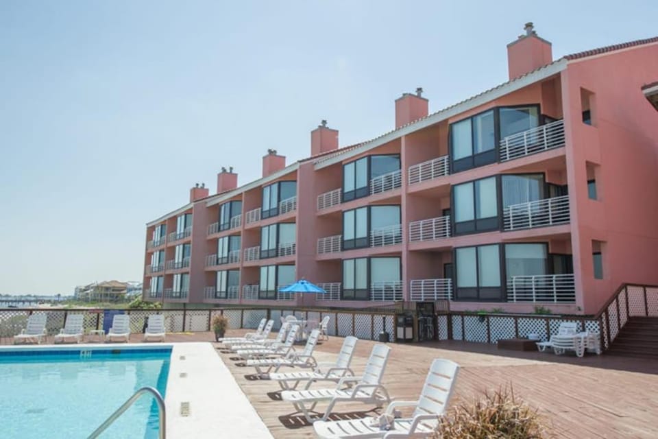 Inviting condo with bay & ocean views & pool - steps to the beach House in Pensacola Beach