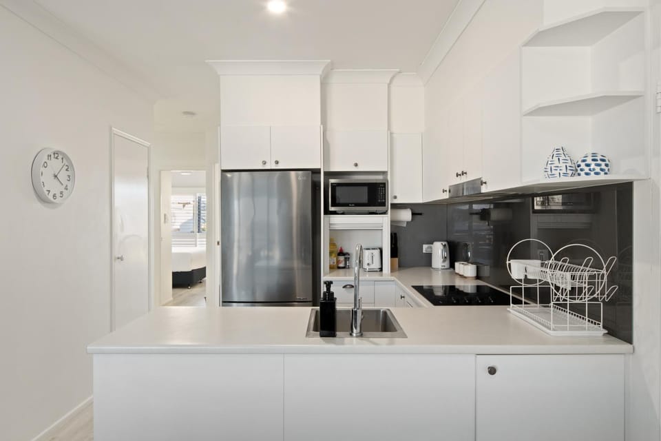 Riverfront 2BR Apt with Views, Balcony & Parking Apartment in Maroochydore