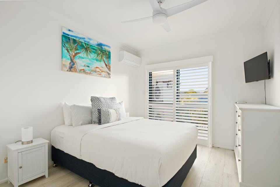 Riverfront 2BR Apt with Views, Balcony & Parking Apartment in Maroochydore