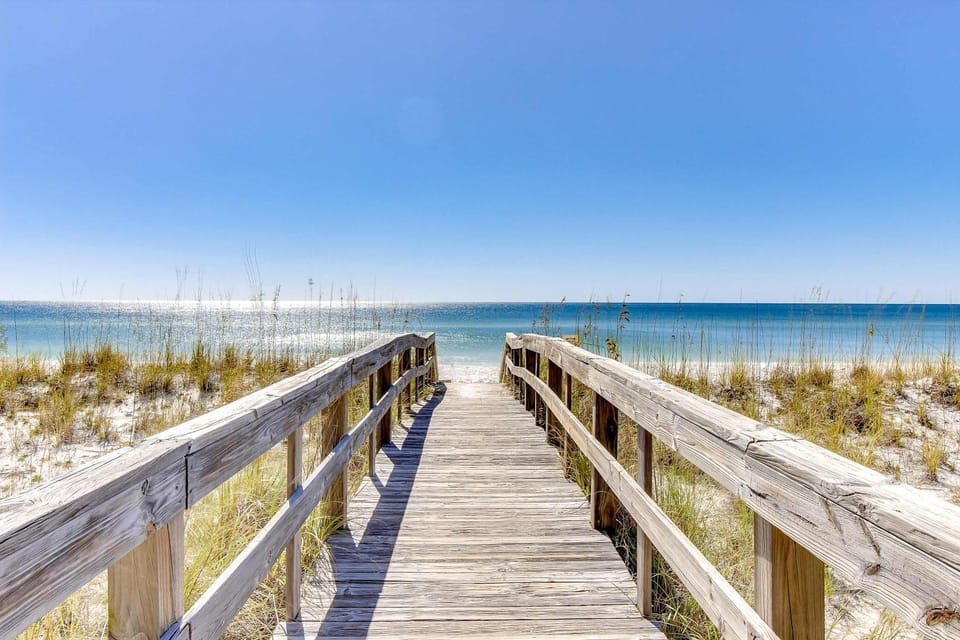 Cozy Coastal Gulf Condo with Shared Pool and Beach Access House in Pensacola Beach