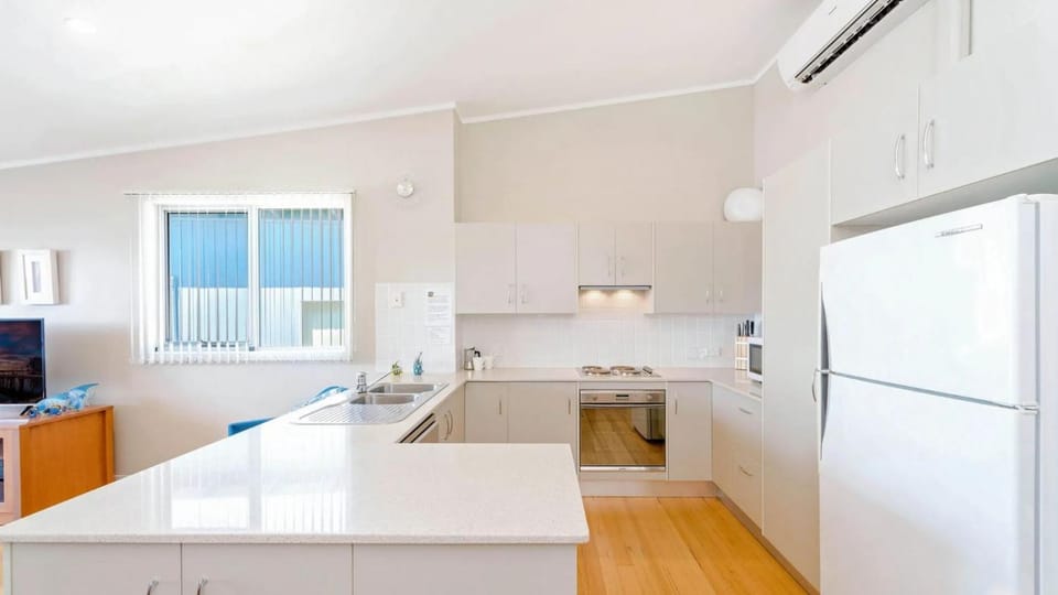 Angourie Blue 4 - Lifestyle Yamba House in Angourie
