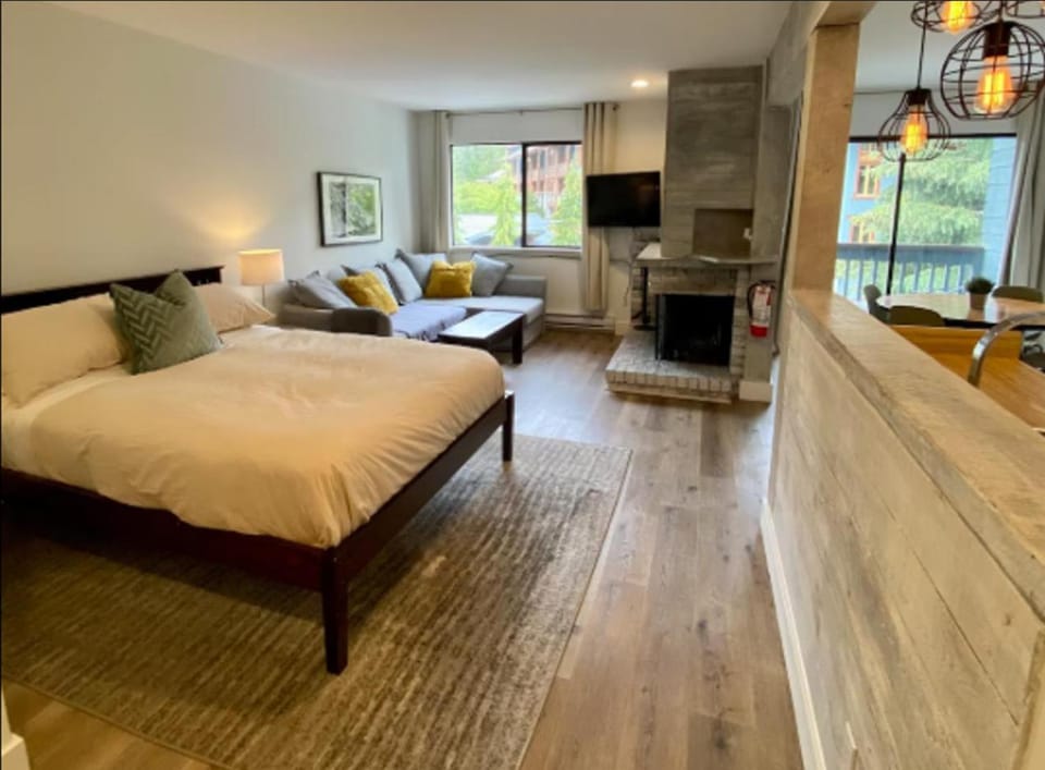 Bed, Living room, Bedroom