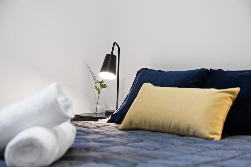 Stylish CBD Oasis near Westfield, Private Secure Parking Apartment in Parramatta