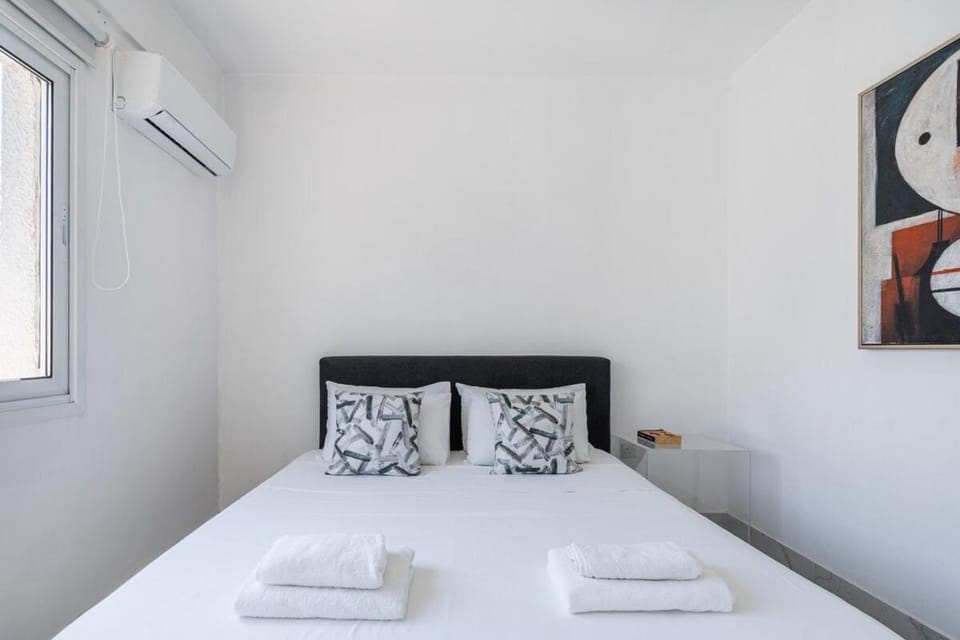 Bed, Photo of the whole room, Bedroom, towels, air conditioner