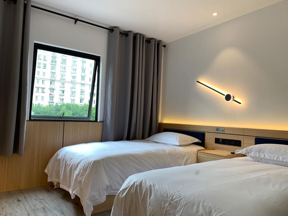 Qingji Hotel Shanghai Caolu-Minlei Road Subway Station Hotel in Shanghai