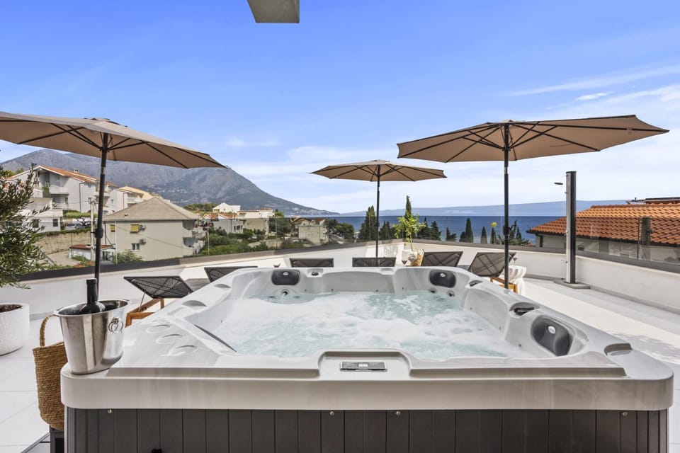 Natural landscape, Hot Tub, Mountain view