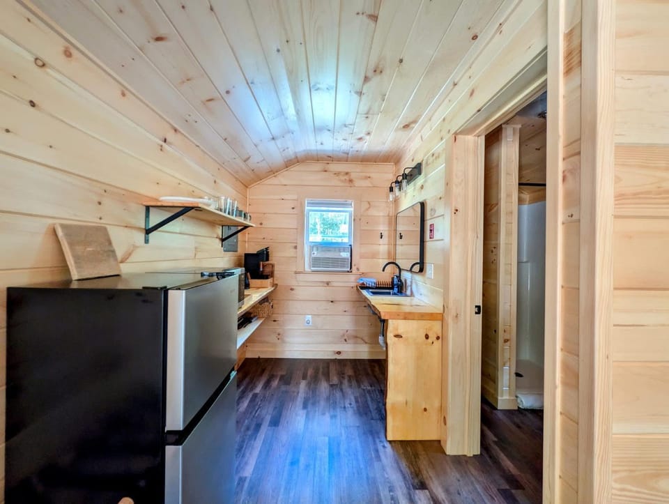 Donnell Pond Cabin 1 hiking and water access Cabin in Franklin