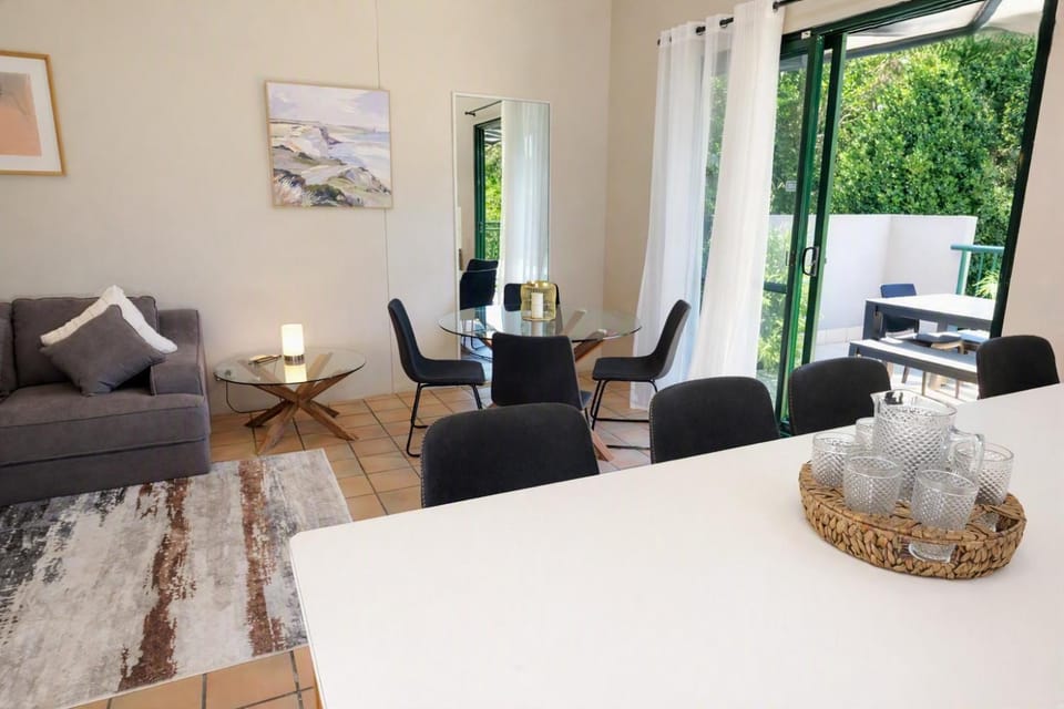 Seating area, Dining area