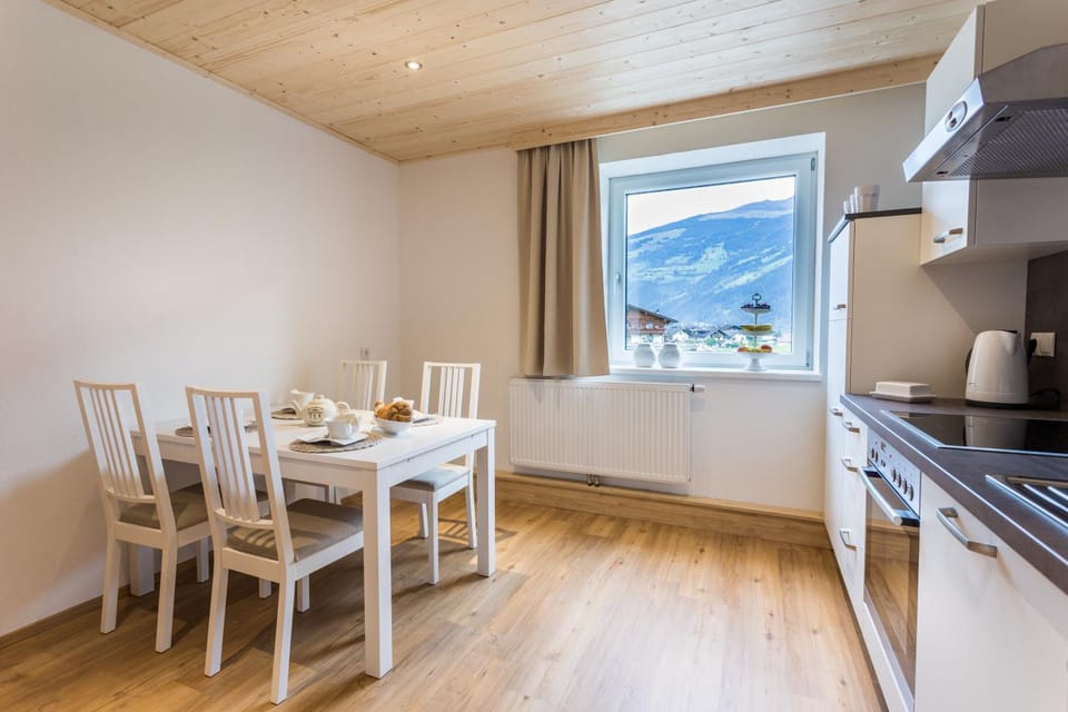 Dining area, Communal kitchen