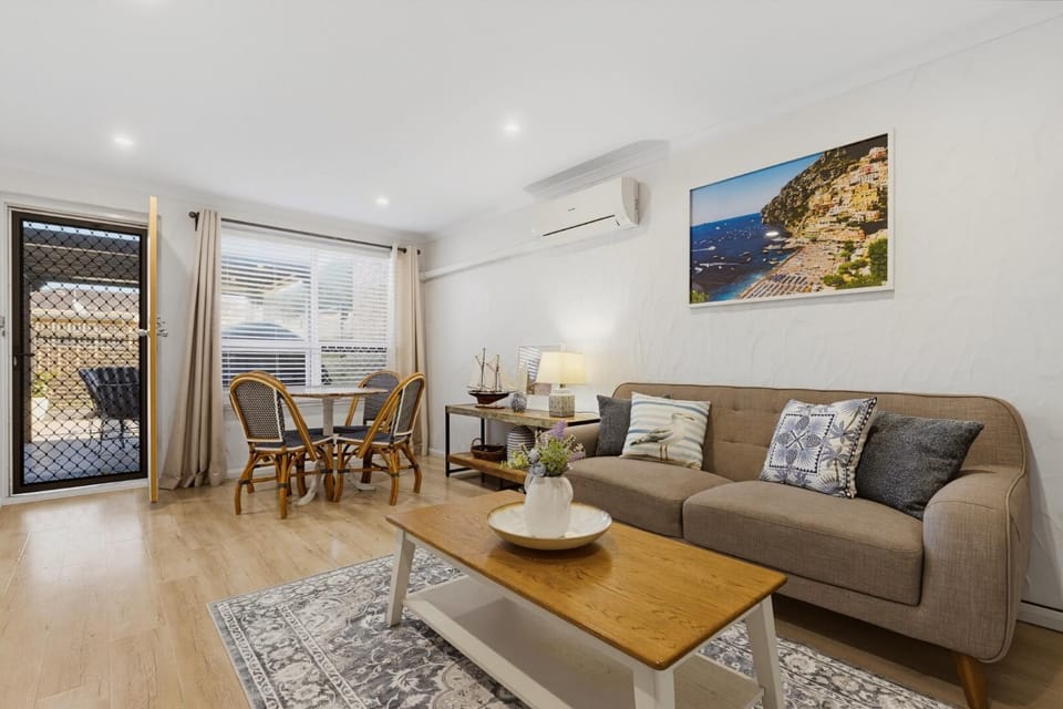 Sea Blue Retreat 2-Bed Unit in Glenelg North Apartment in Adelaide